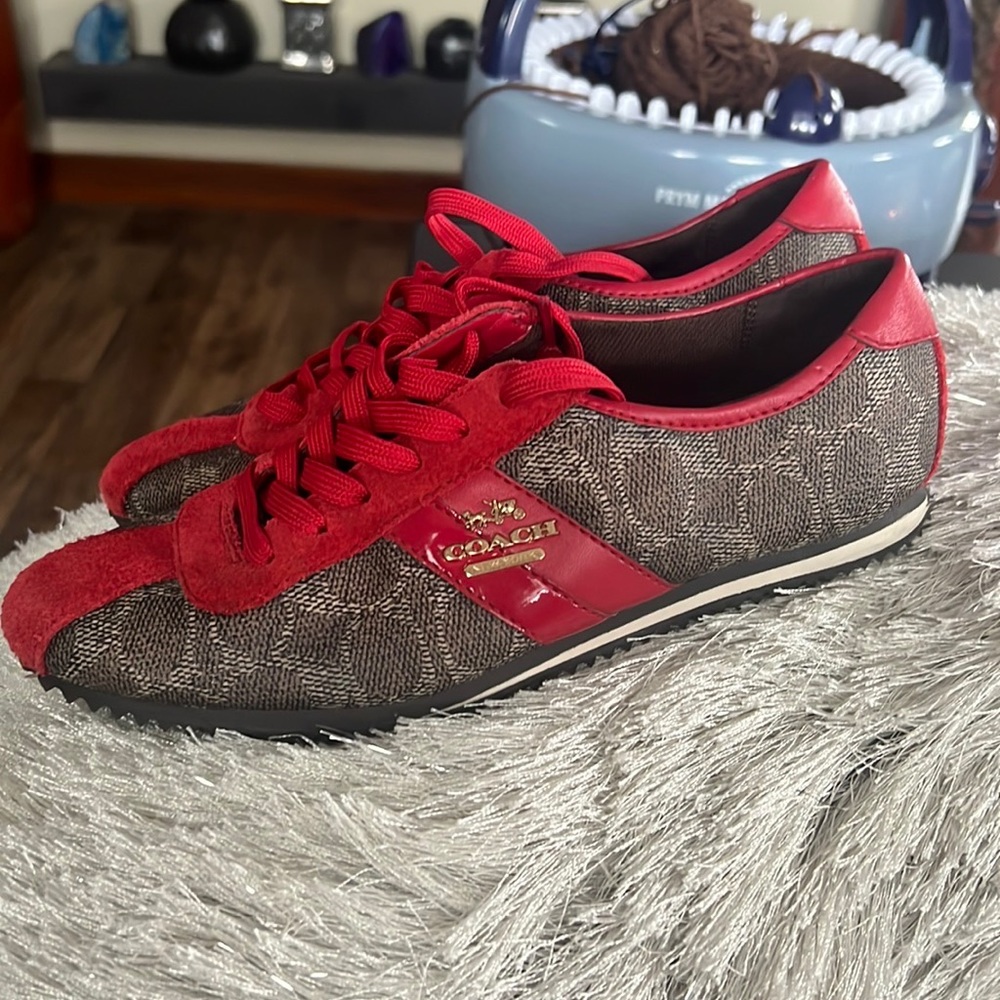 Coach  Signature Logo Lace Up Fashion Sneaker